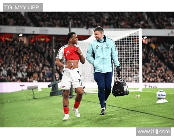 足球明星伤愈复出瞬间定格展现坚韧不拔的运动精神与拼搏意志